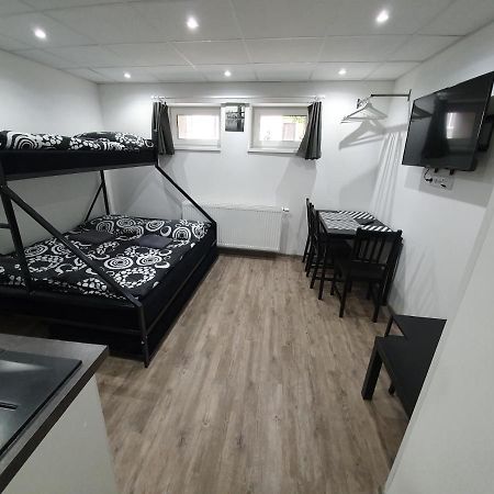 ברנו Small Apartments Denisa Business מראה חיצוני תמונה