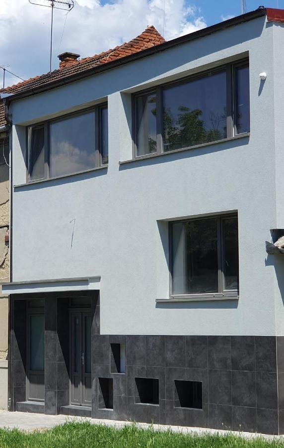 ברנו Small Apartments Denisa Business מראה חיצוני תמונה