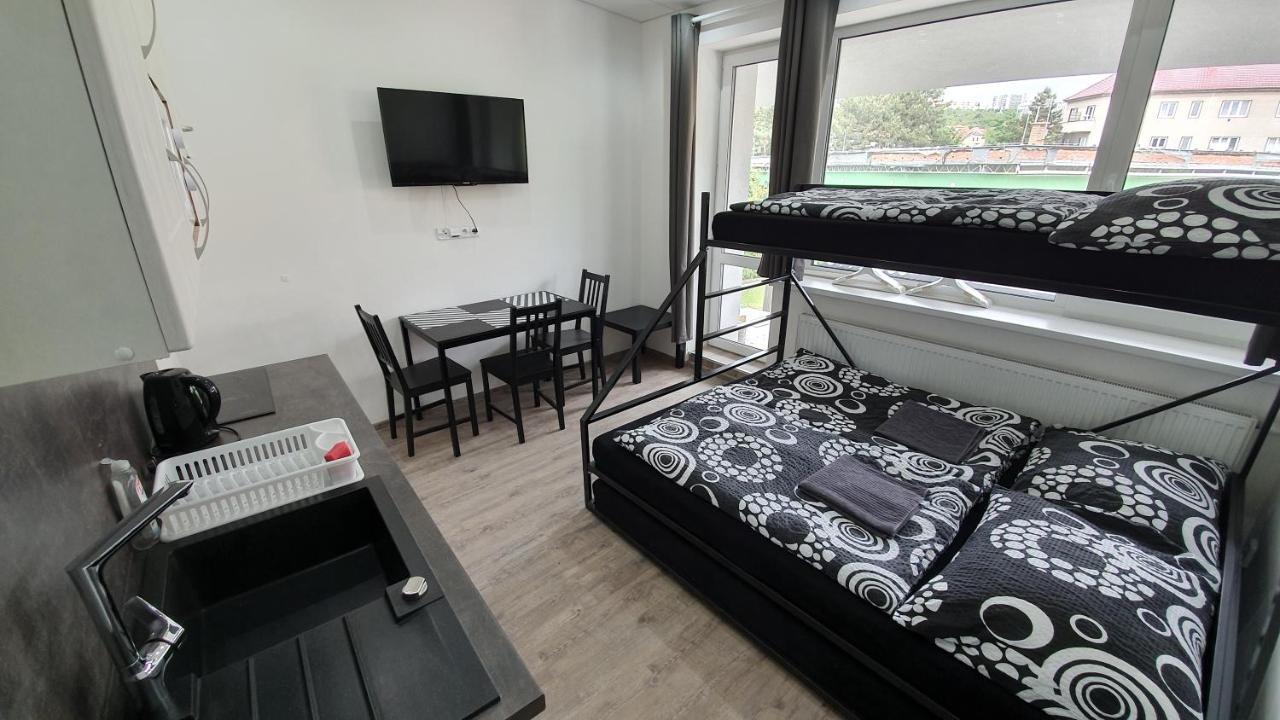 ברנו Small Apartments Denisa Business מראה חיצוני תמונה