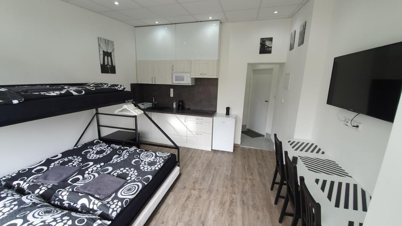 ברנו Small Apartments Denisa Business מראה חיצוני תמונה