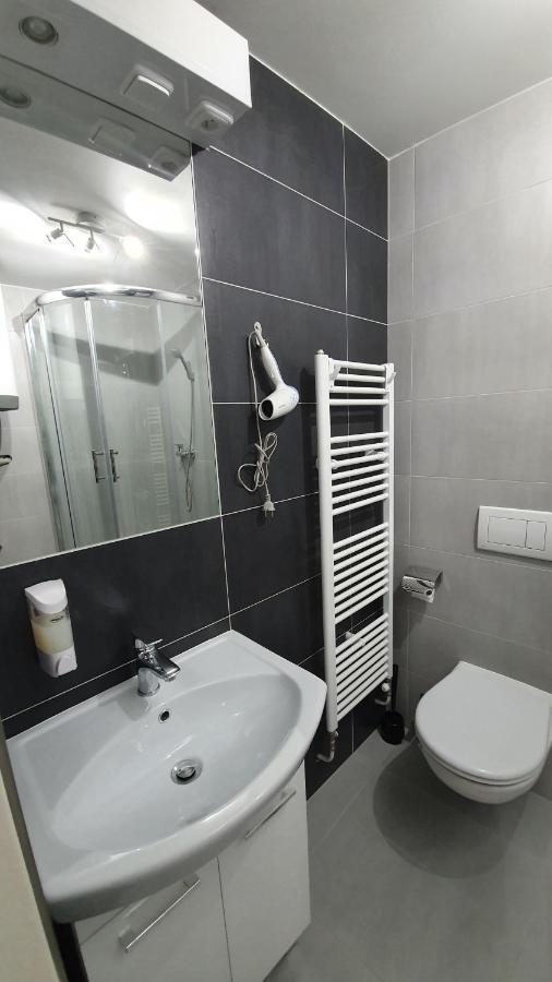 ברנו Small Apartments Denisa Business מראה חיצוני תמונה