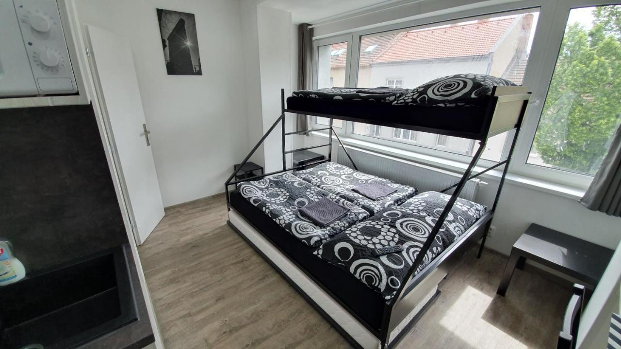 ברנו Small Apartments Denisa Business מראה חיצוני תמונה