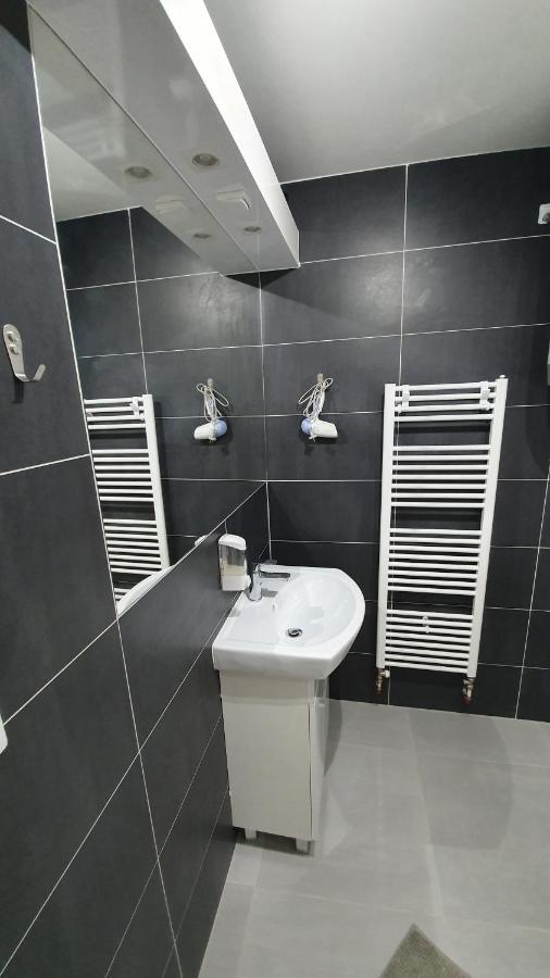 ברנו Small Apartments Denisa Business מראה חיצוני תמונה