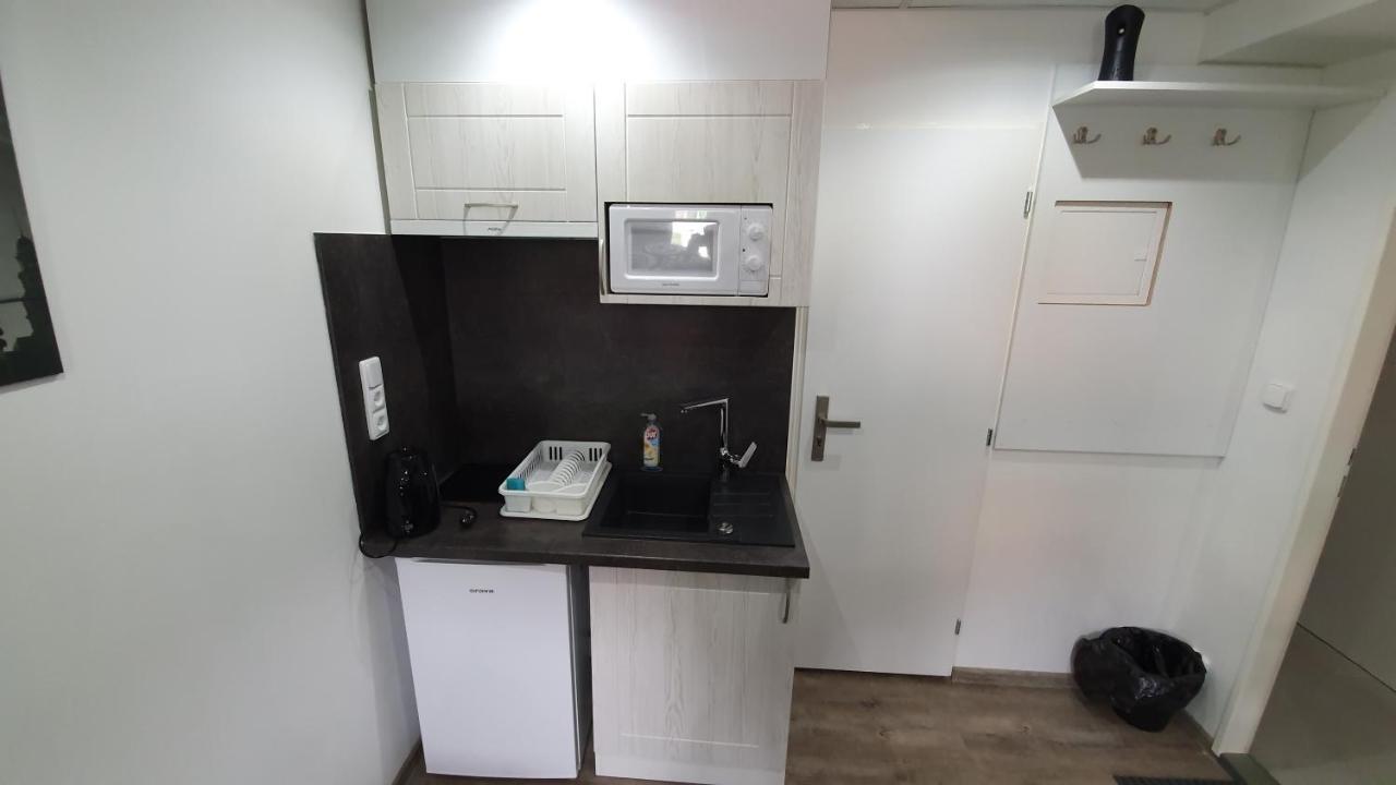 ברנו Small Apartments Denisa Business מראה חיצוני תמונה