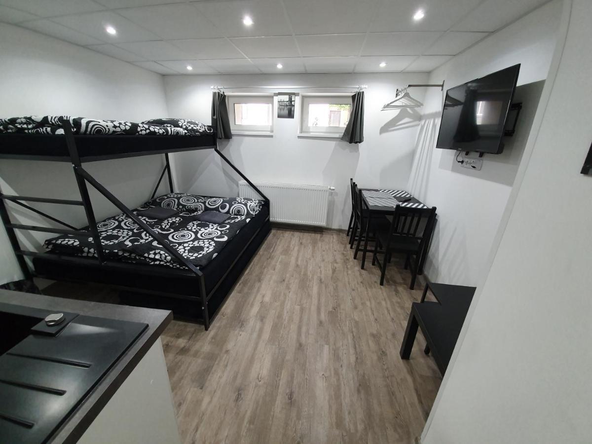 ברנו Small Apartments Denisa Business מראה חיצוני תמונה