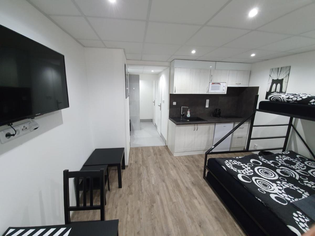 ברנו Small Apartments Denisa Business מראה חיצוני תמונה