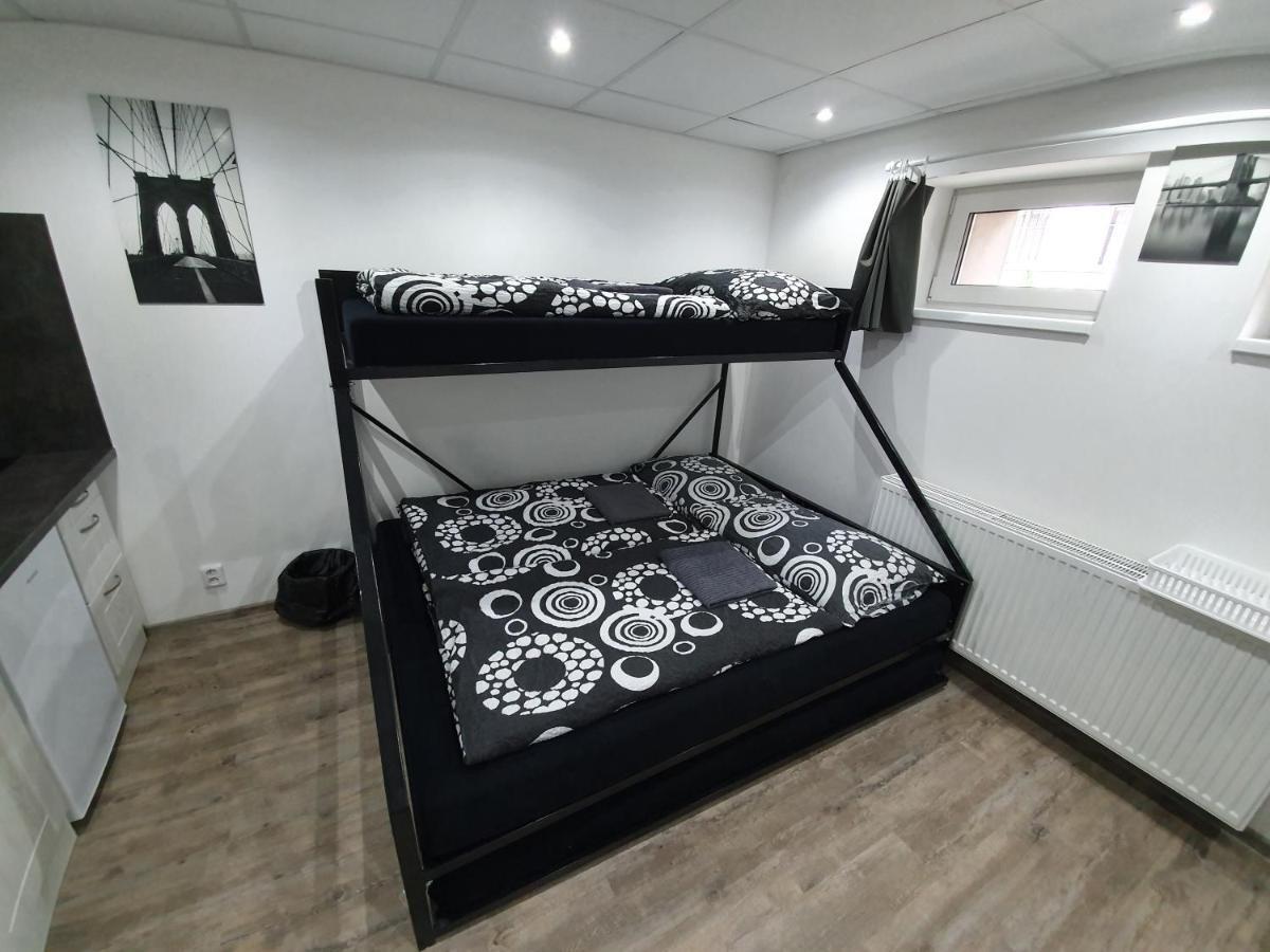 ברנו Small Apartments Denisa Business מראה חיצוני תמונה